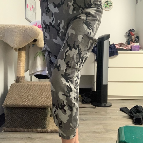 Boohoo Cami Cargo Joggers - Picture 2 of 3
